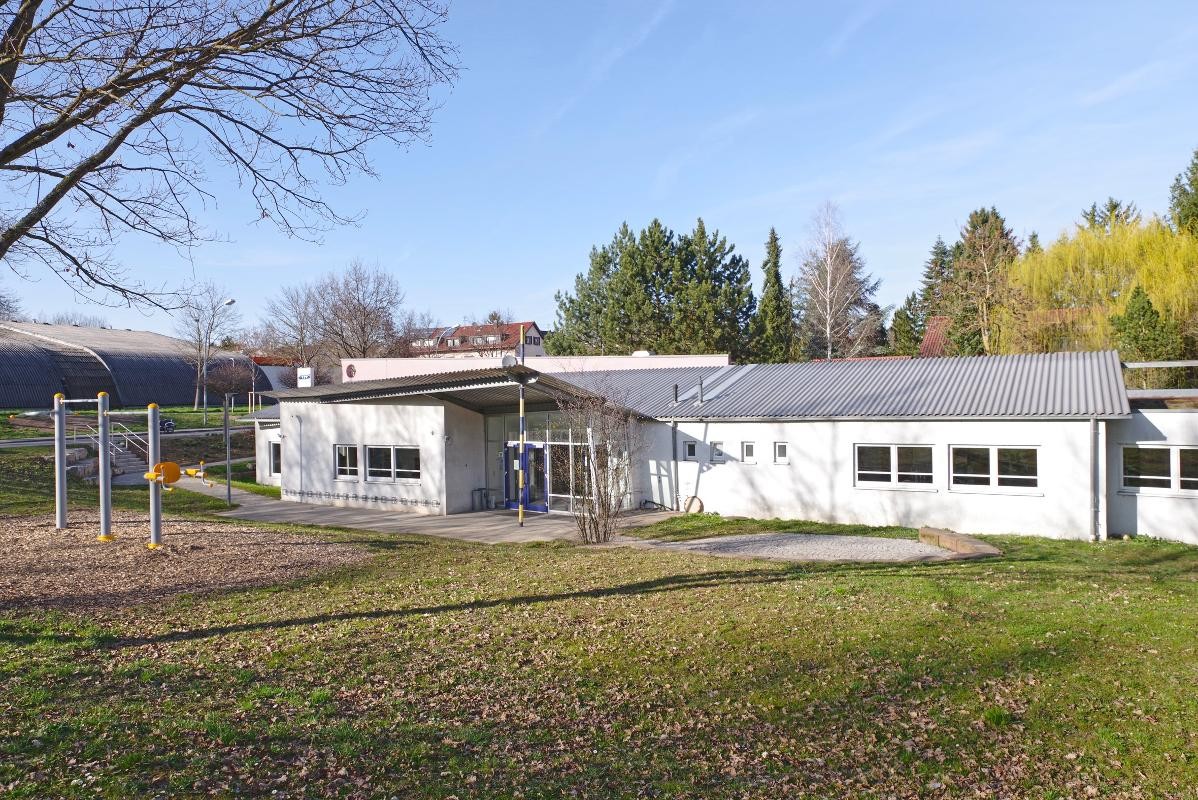 Gebäude des Jugendzentrums von außen 