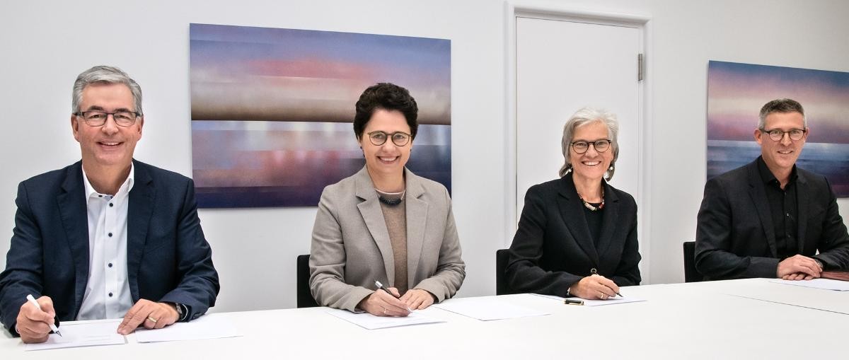 Der Ludwigsburger Landrat Dietmar Allgaier (von links), die baden-württembergische Justizministerin Marion Gentges, Kornwestheims Oberbürgermeisterin Ursula Keck und Referatsleiter Thomas Deines vom Regierungspräsidium Stuttgart freuen sich auf die künftige Zusammenarbeit. Foto: Landratsamt Ludwigsburg Der Ludwigsburger Landrat Dietmar Allgaier (von links), die baden-württembergische Justizministerin Marion Gentges, Kornwestheims Oberbürgermeisterin Ursula Keck und Referatsleiter Thomas Deines vom Regierungspräsidium Stuttgart freuen sich auf die künftige Zusammenarbeit. Foto: Landratsamt Ludwigsburg