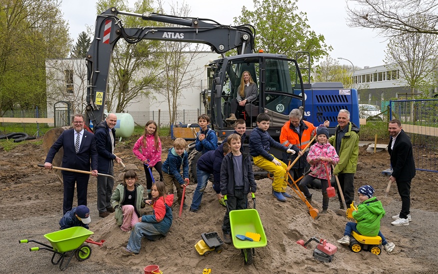 Spatenstich zum Neubau der Jugendfarm