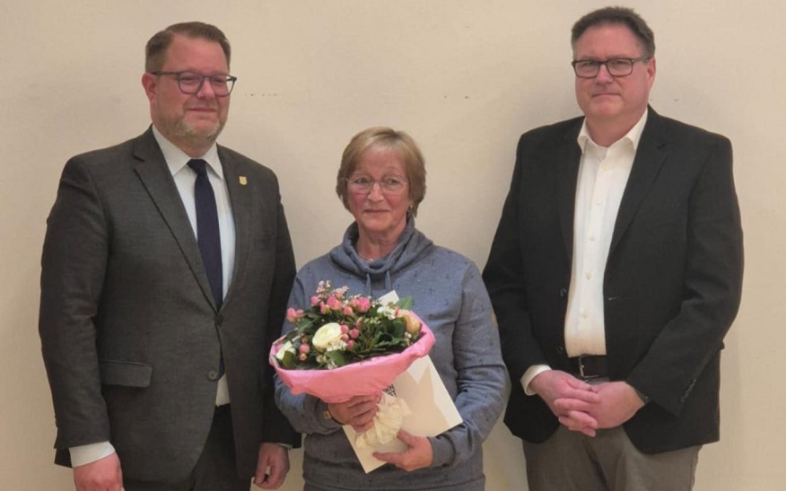 Barbara Müller wurde als Überraschung bereits im Vorfeld im Rahmen der Hauptversammlung des Stadtausschusses für Sport und Kultur Kornwestheim von Oberbürgermeister Nico Lauxmann und dem Vorsitzenden des Stadtausschusses, Oliver Hicking, ausgezeichnet. Barbara Müller wurde als Überraschung bereits im Vorfeld im Rahmen der Hauptversammlung des Stadtausschusses für Sport und Kultur Kornwestheim von Oberbürgermeister Nico Lauxmann und dem Vorsitzenden des Stadtausschusses, Oliver Hicking, ausgezeichnet.