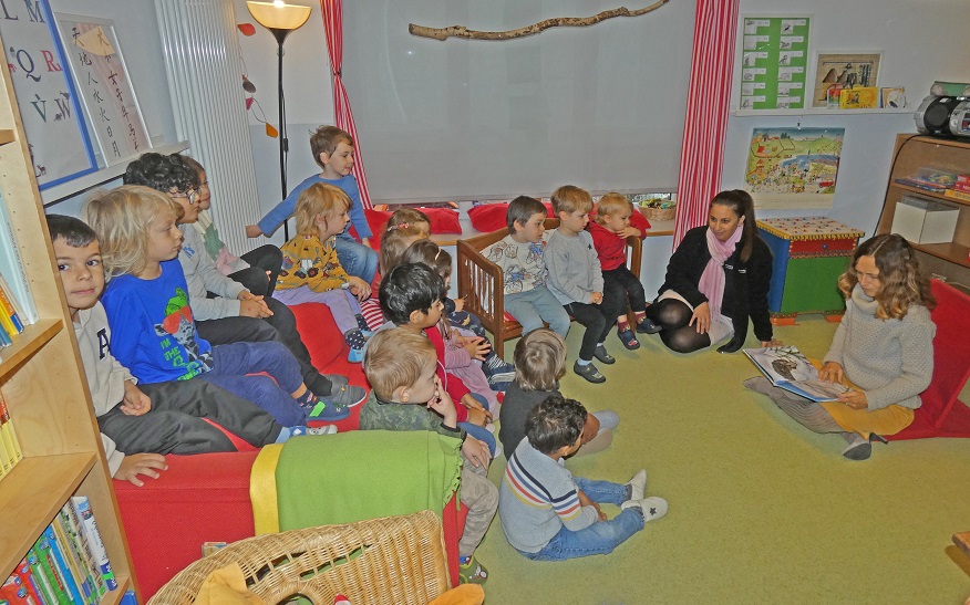 Birgit Scheurer, Fachbereichsleiterin Kinder, Jugend, Bildung bei der Stadt Kornwestheim, hat den Kindern der Kita Weimarstraße vorgelesen.