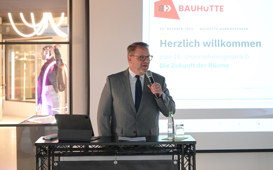 Oberbürgermeister Nico Lauxmann begrüßt die Gäste zum 16. Unternehmergespräch