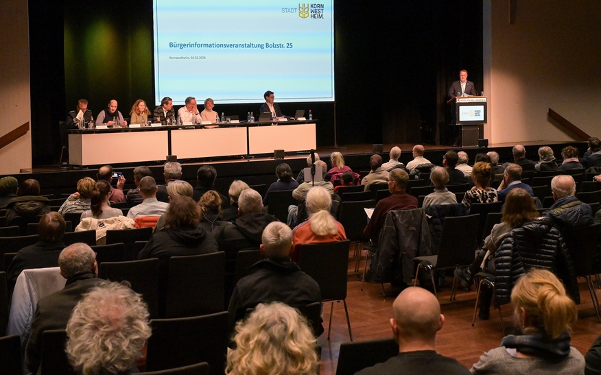 Rund 80 Kornwestheimerinnen und Kornwestheimer haben die Möglichkeit wahrgenommen, bei der Bürgerinformationsveranstaltung ihre Fragen zu stellen.