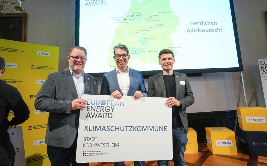 Oberbürgermeister Nico Lauxmann (links) und Christopher King (rechts), Leiter der Stabsstelle Umwelt- und Klimaschutz, durften in Freiburg den European Energy Award entgegennehmen. Foto: KEA-BW/Iris Rothe Oberbürgermeister Nico Lauxmann (links) und Christopher King (rechts), Leiter der Stabsstelle Umwelt- und Klimaschutz, durften in Freiburg den European Energy Award entgegennehmen. Foto: KEA-BW/Iris Rothe