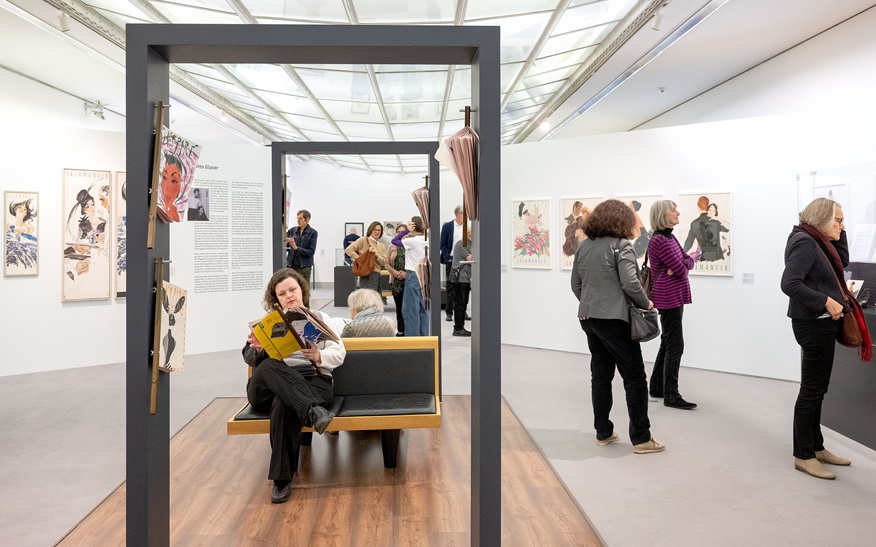 Führungen gibt es im September unter anderem durch die aktuelle Ausstellung "Ideale Linien", in der Werbegrafiken der 50er und 60er Jahre von Otto Glaser, Lilo Rasch-Naegele und Franz Weiss gezeigt werden. Foto: Yakup Zeyrek