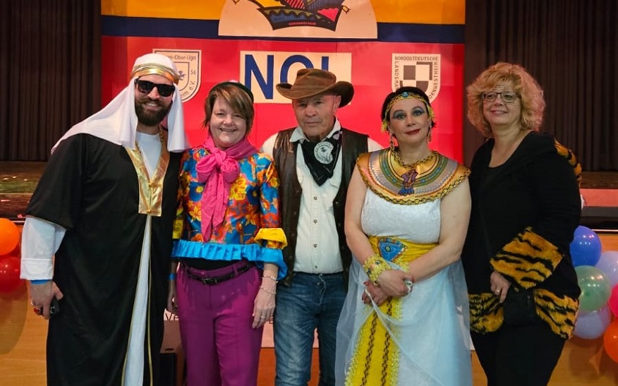 Bürgermeisterin Martina Koch-Haßdenteufel feierte beim NOL-Fasching unter anderem mit aktuellen und ehemaligen Stadträtinnen und Stadträten. Bürgermeisterin Martina Koch-Haßdenteufel feierte beim NOL-Fasching unter anderem mit aktuellen und ehemaligen Stadträtinnen und Stadträten.