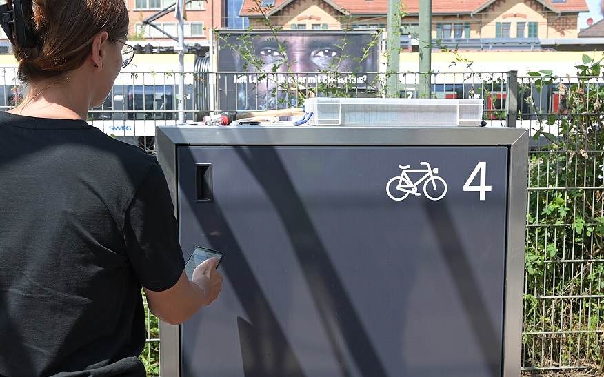  Ab dem 1. August 2023 sind die neuen, digitalen Fahrradboxen am Kornwestheimer Bahnhof in Betrieb.