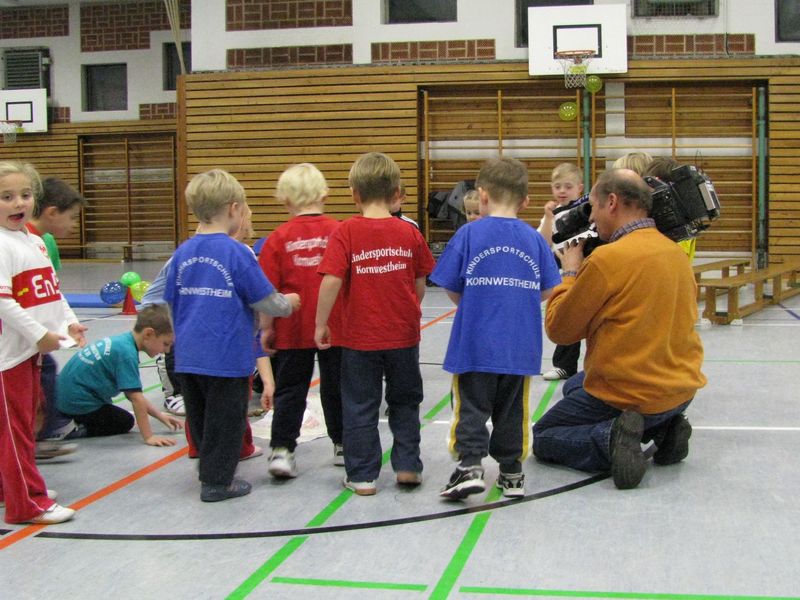 Kinder mit Kameramann Kinder mit Kameramann