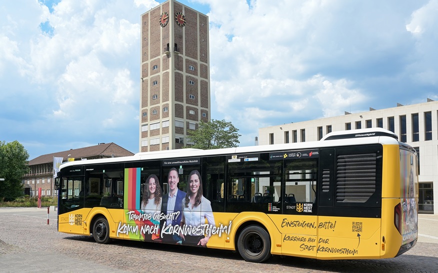 Ab sofort strahlen die Kampagnengesichter von einem Bus, der im Landkreis Ludwigsburg eingesetzt wird.