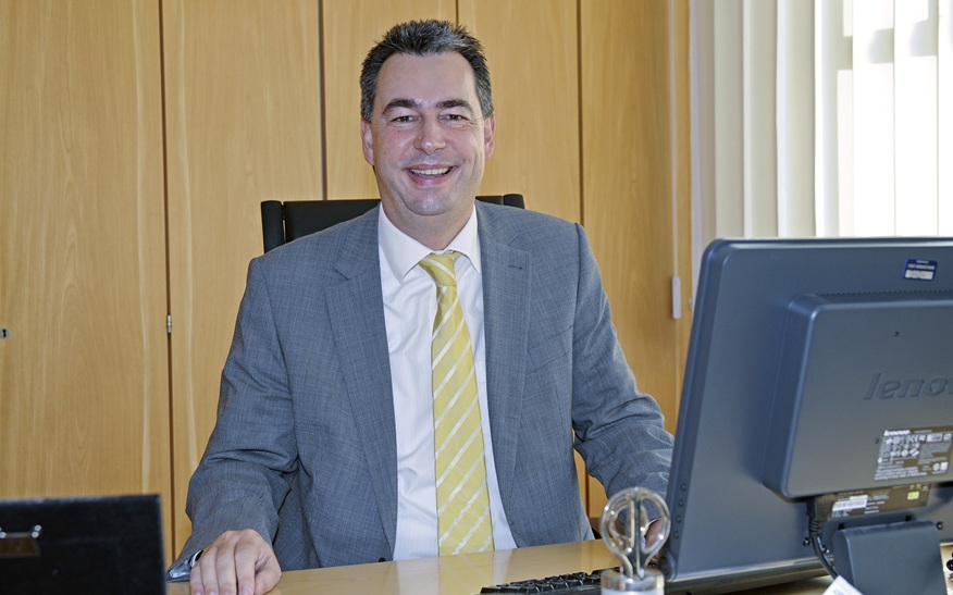 Dietmar Allgaier im Jahr 2010 an seinem Arbeitsplatz im Kornwestheimer Rathaus. Dietmar Allgaier im Jahr 2010 an seinem Arbeitsplatz im Kornwestheimer Rathaus.