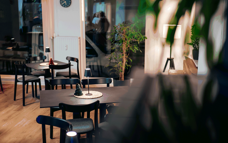 Das Café Korni in der Karlstraße 32. Das Café Korni in der Karlstraße 32.