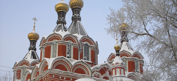 Bild einer traditionellen russischen Kirche in Kimry