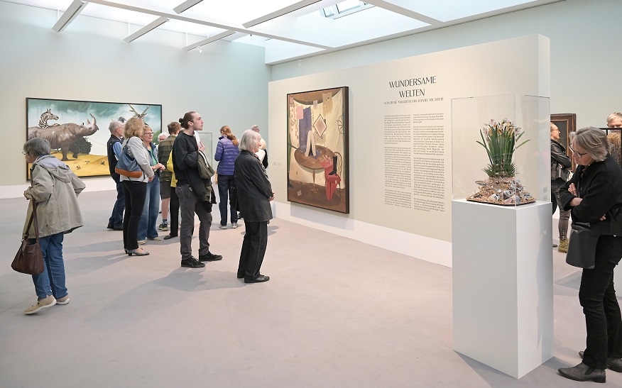 Die Vernissage der neuen Ausstellung "Wundersame Welten. Von René Magritte bis Daniel Richter" war bereits gut besucht. Im Juni erwartet die Kunstinteressierten ein spannendes Programm.