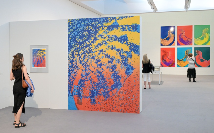 Die Ausstellung "ars dynografia" mit Werken von Reiner Michelfelder zeigt eindrucksvoll die Ergebnisse experimenteller Fotografie. 
