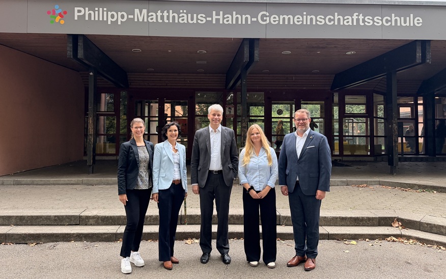 Oberbürgermeister Nico Lauxmann begrüßte gemeinsam mit der Schulleiterin Petra Dorenkamp (zweite von links), Konrektorin Franziska Mauritz (links) und Lehrerin Marion Breckle Verkehrsminister Steffen Bilger an der Philipp-Matthäus-Hahn-Gemeinschaftsschule. Oberbürgermeister Nico Lauxmann begrüßte gemeinsam mit der Schulleiterin Petra Dorenkamp (zweite von links), Konrektorin Franziska Mauritz (links) und Lehrerin Marion Breckle Verkehrsminister Steffen Bilger an der Philipp-Matthäus-Hahn-Gemeinschaftsschule.