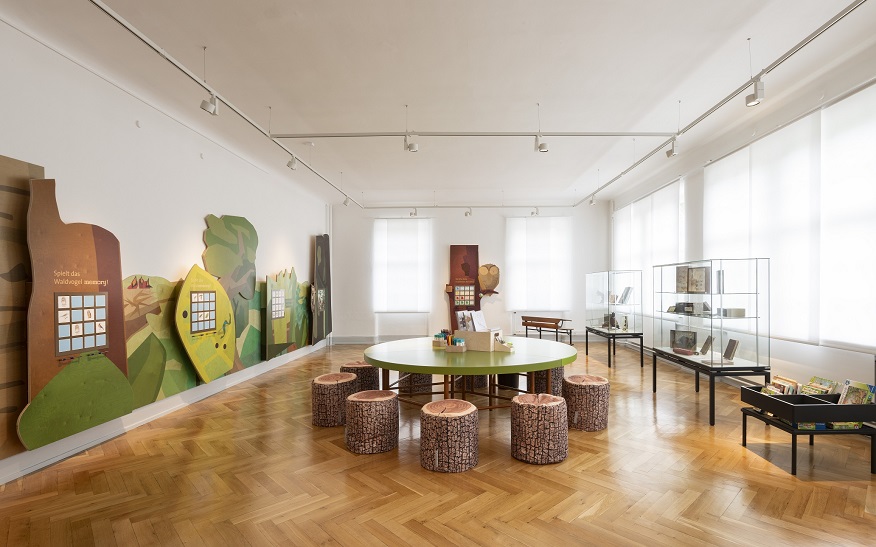Das neue Waldklassenzimmer im Schulmuseum lädt zum Entdecken, Spielen, Basteln und Malen ein. Foto: Frank Kleinbach Das neue Waldklassenzimmer im Schulmuseum lädt zum Entdecken, Spielen, Basteln und Malen ein. Foto: Frank Kleinbach