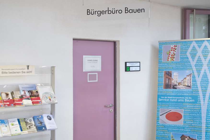 Das Foto zeigt den Eingangsbereich zum Bürgerbüro Bauen.