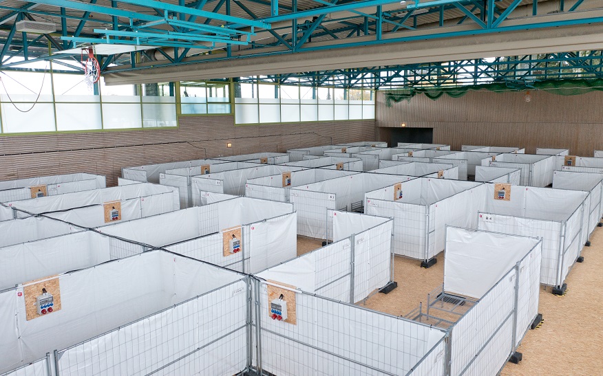 Bereits seit mehr als einem Jahr dient die Hanspeter-Sturm-Stadionhalle als Notunterkunft für geflüchtete Menschen aus der Ukraine.