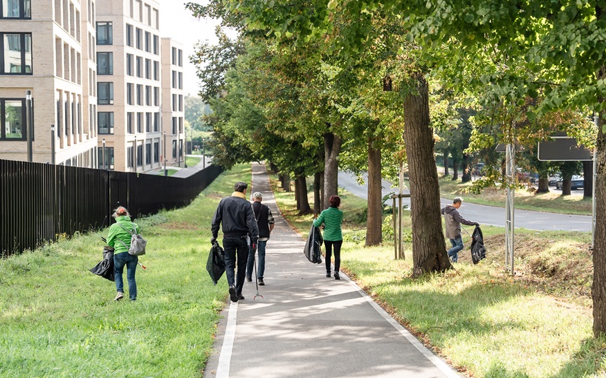 Auch entlang der alten B27 haben die W&W-Mitarbeitenden Müll gesammelt. Foto: W&W Auch entlang der alten B27 haben die W&W-Mitarbeitenden Müll gesammelt. Foto: W&W