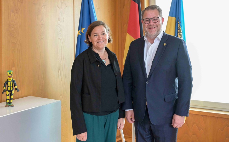 Oberbürgermeister Nico Lauxmann (rechts) hat zuletzt die Landtagsabgeordnete Silke Gericke MdL im Kornwestheimer Rathaus empfangen. Oberbürgermeister Nico Lauxmann (rechts) hat zuletzt die Landtagsabgeordnete Silke Gericke MdL im Kornwestheimer Rathaus empfangen.